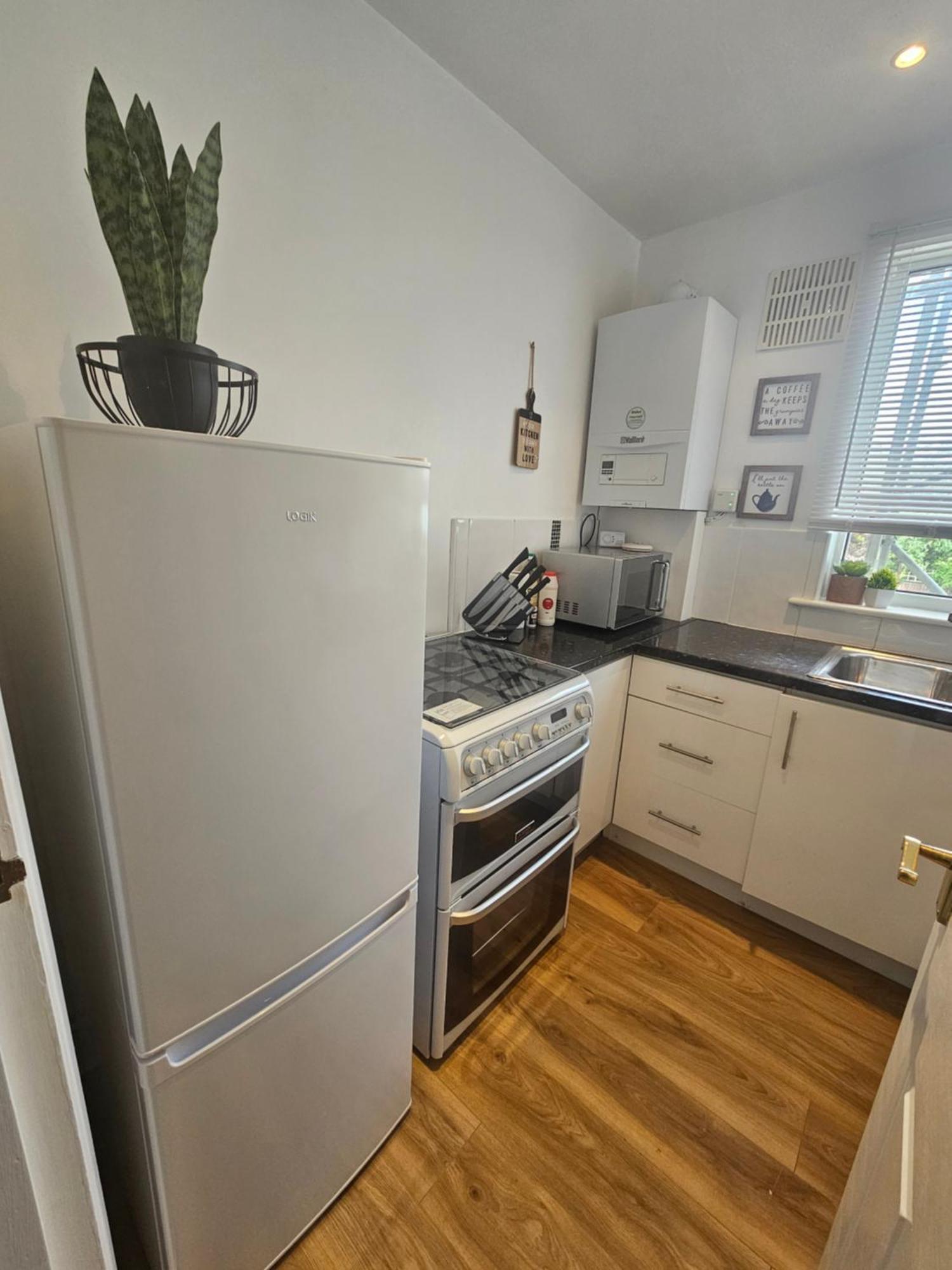 St Albans City Stays - Near Luton Airport - St Albans Abbey & City Train Station - Close To London- Harry Potter World - The Odyssey Cinema - Abbey Cathedral- Contractors I Business I Leisure- Sleeps Upto 6 People Esterno foto