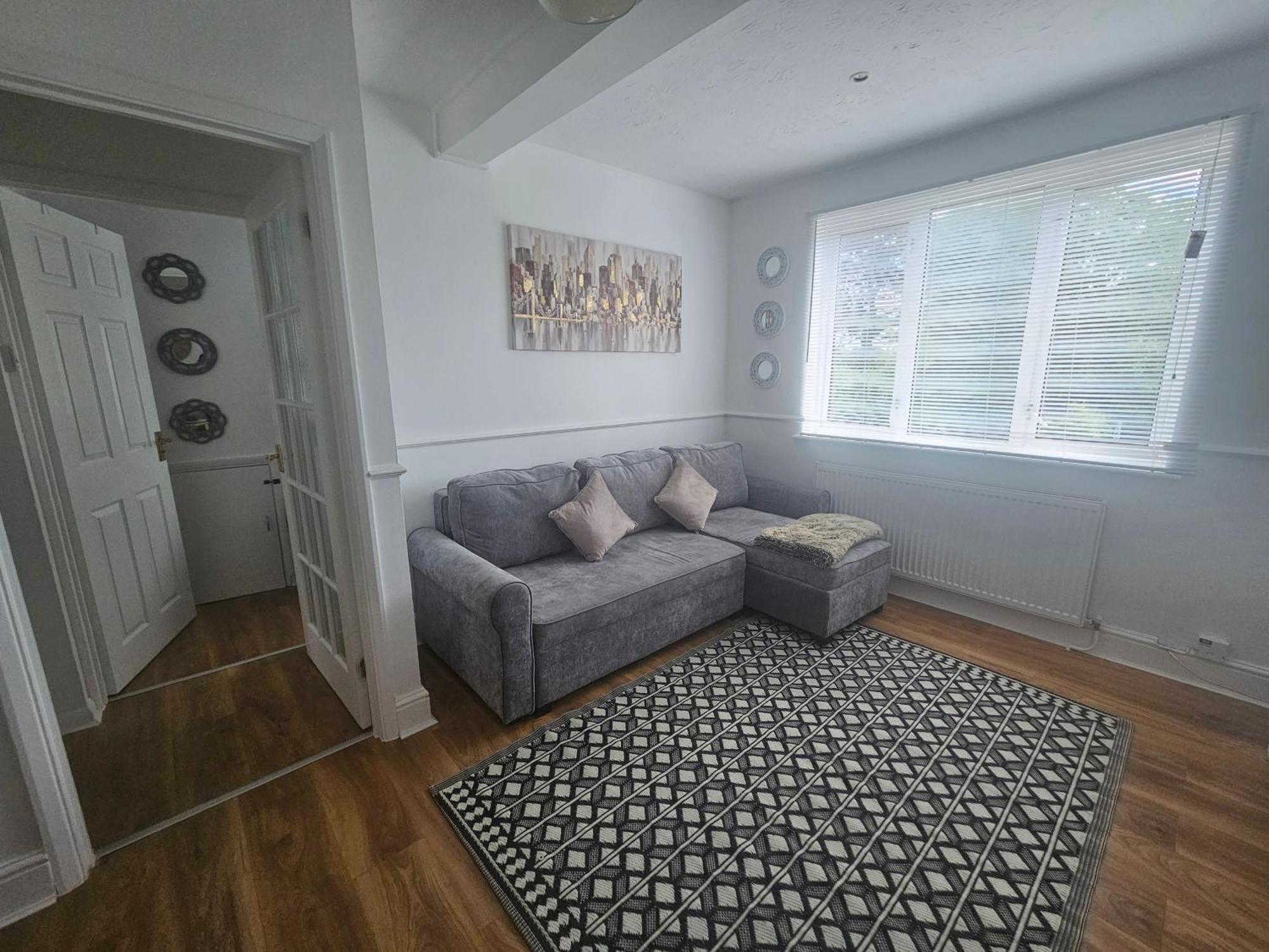 St Albans City Stays - Near Luton Airport - St Albans Abbey & City Train Station - Close To London- Harry Potter World - The Odyssey Cinema - Abbey Cathedral- Contractors I Business I Leisure- Sleeps Upto 6 People Esterno foto