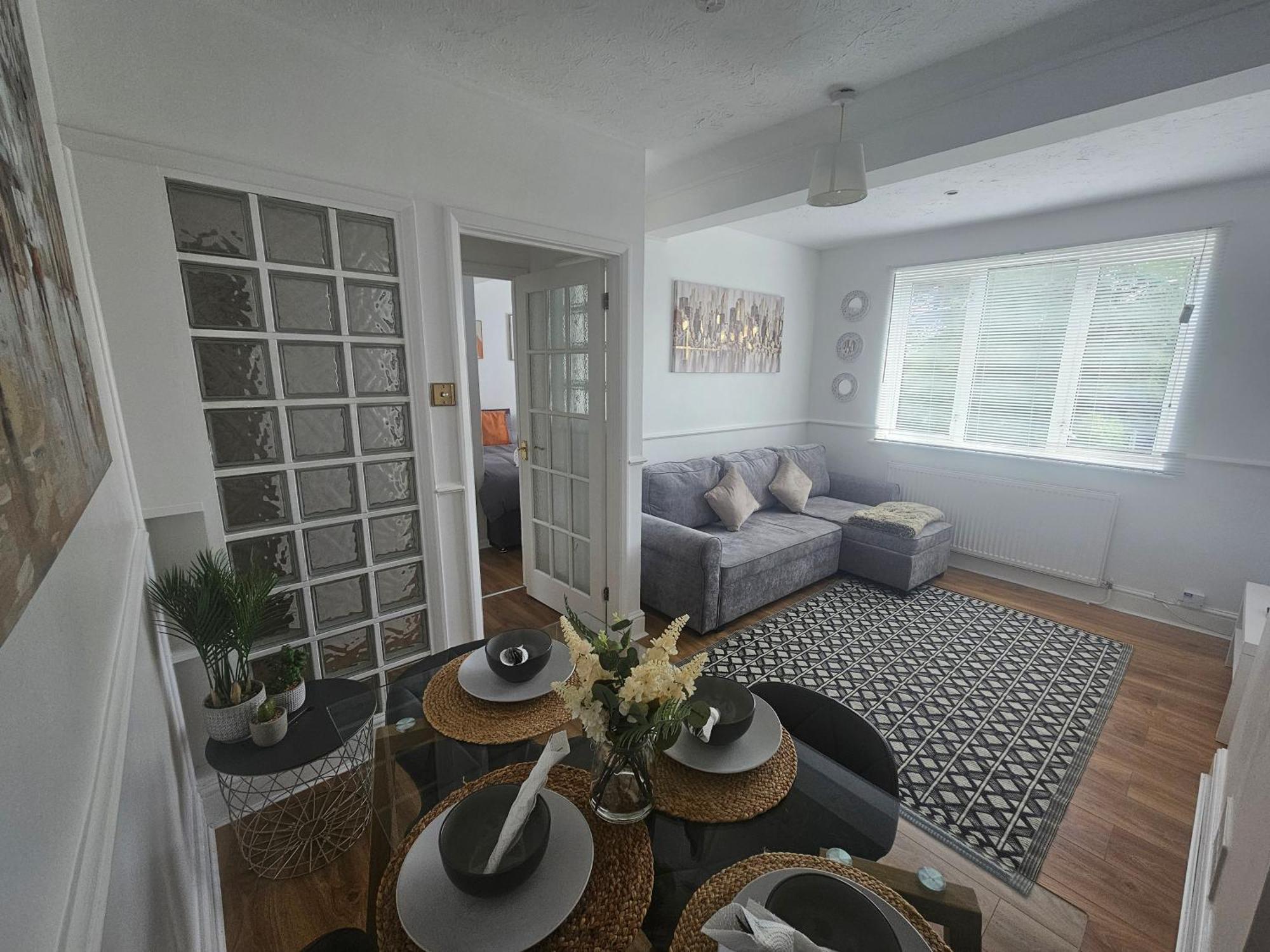 St Albans City Stays - Near Luton Airport - St Albans Abbey & City Train Station - Close To London- Harry Potter World - The Odyssey Cinema - Abbey Cathedral- Contractors I Business I Leisure- Sleeps Upto 6 People Esterno foto