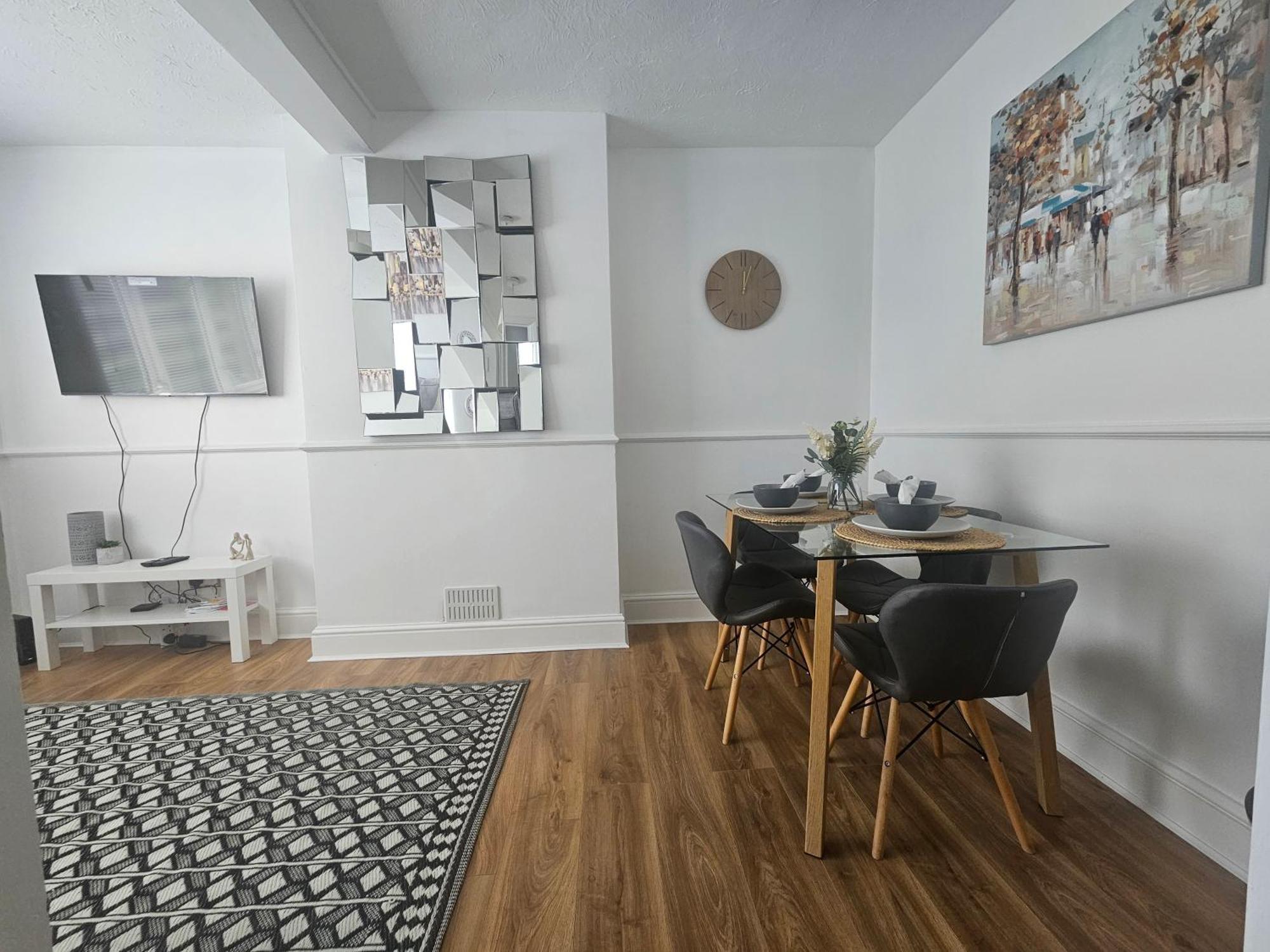 St Albans City Stays - Near Luton Airport - St Albans Abbey & City Train Station - Close To London- Harry Potter World - The Odyssey Cinema - Abbey Cathedral- Contractors I Business I Leisure- Sleeps Upto 6 People Esterno foto