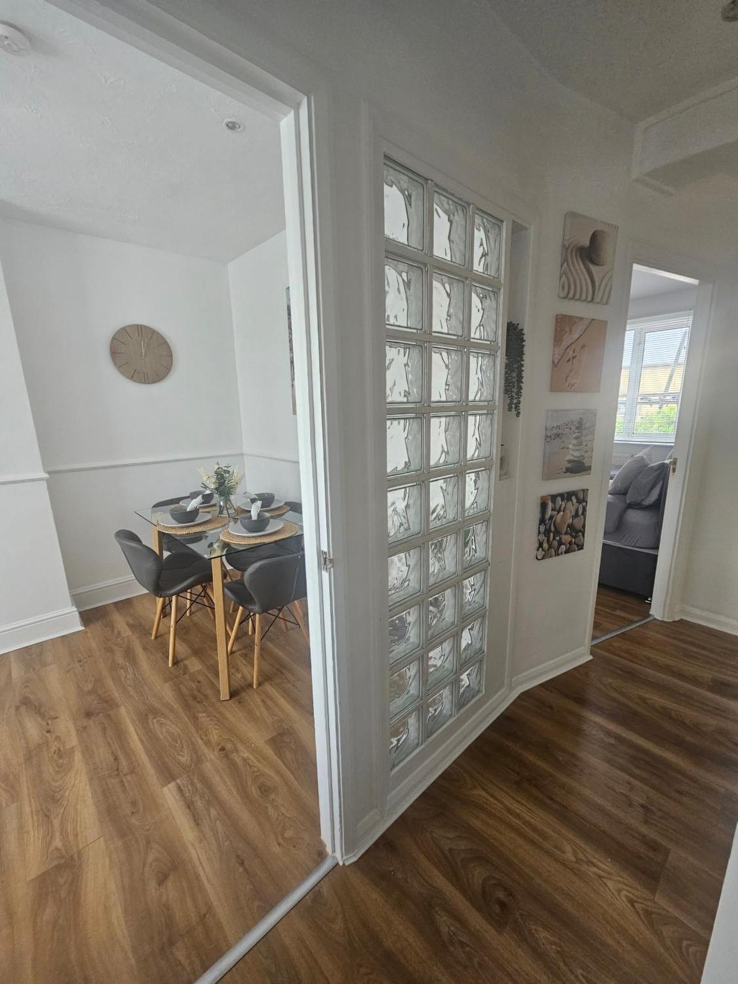 St Albans City Stays - Near Luton Airport - St Albans Abbey & City Train Station - Close To London- Harry Potter World - The Odyssey Cinema - Abbey Cathedral- Contractors I Business I Leisure- Sleeps Upto 6 People Esterno foto