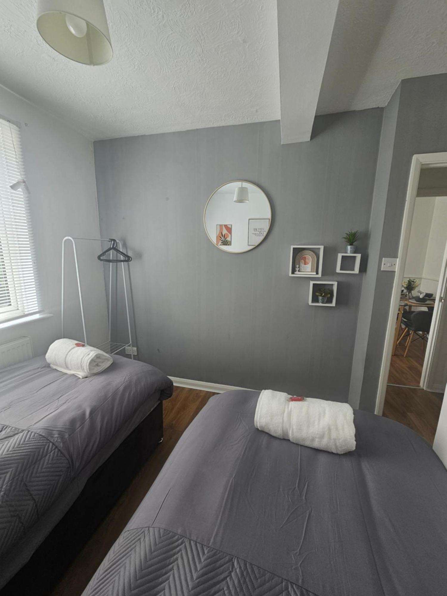 St Albans City Stays - Near Luton Airport - St Albans Abbey & City Train Station - Close To London- Harry Potter World - The Odyssey Cinema - Abbey Cathedral- Contractors I Business I Leisure- Sleeps Upto 6 People Esterno foto