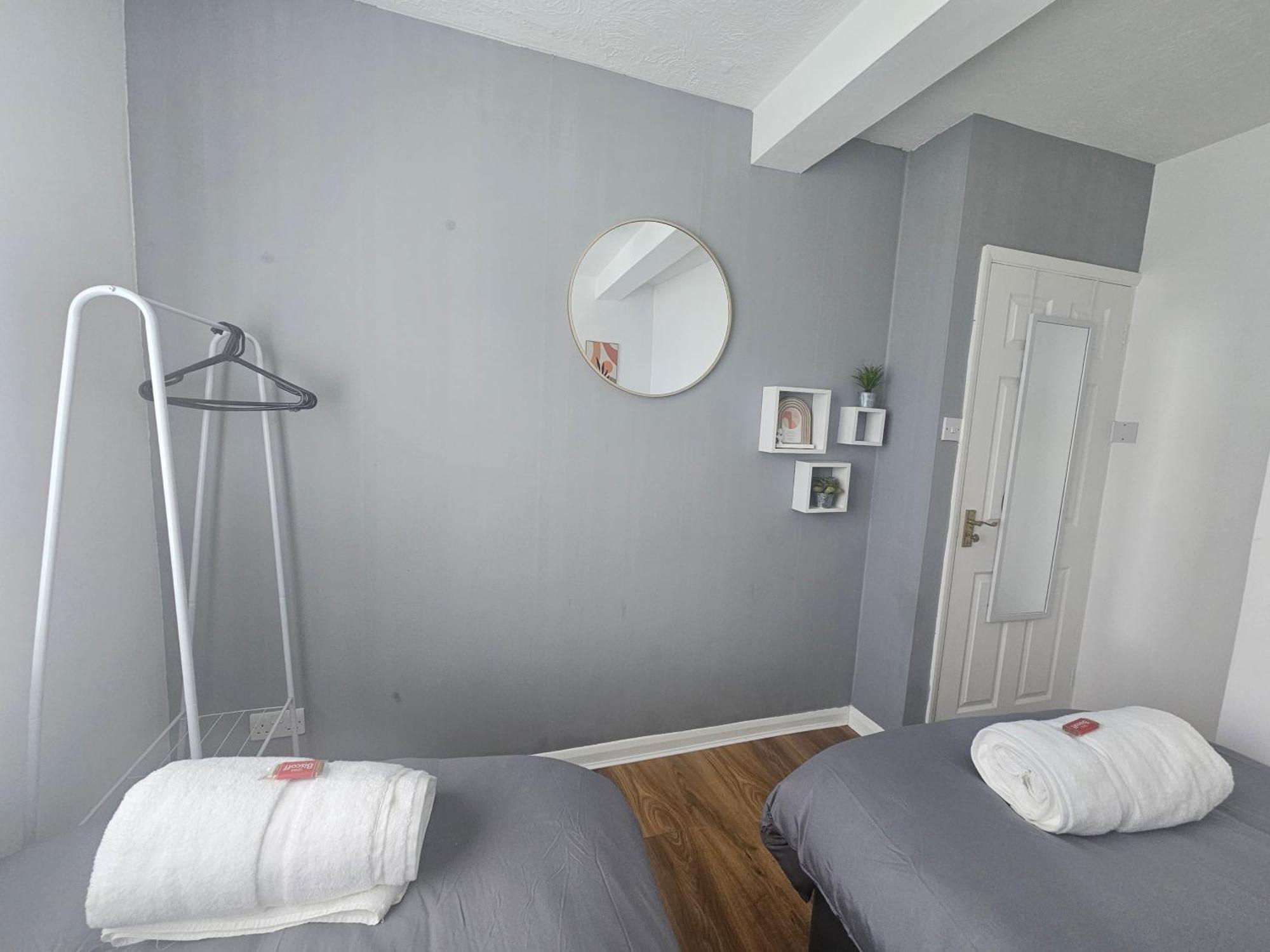 St Albans City Stays - Near Luton Airport - St Albans Abbey & City Train Station - Close To London- Harry Potter World - The Odyssey Cinema - Abbey Cathedral- Contractors I Business I Leisure- Sleeps Upto 6 People Esterno foto