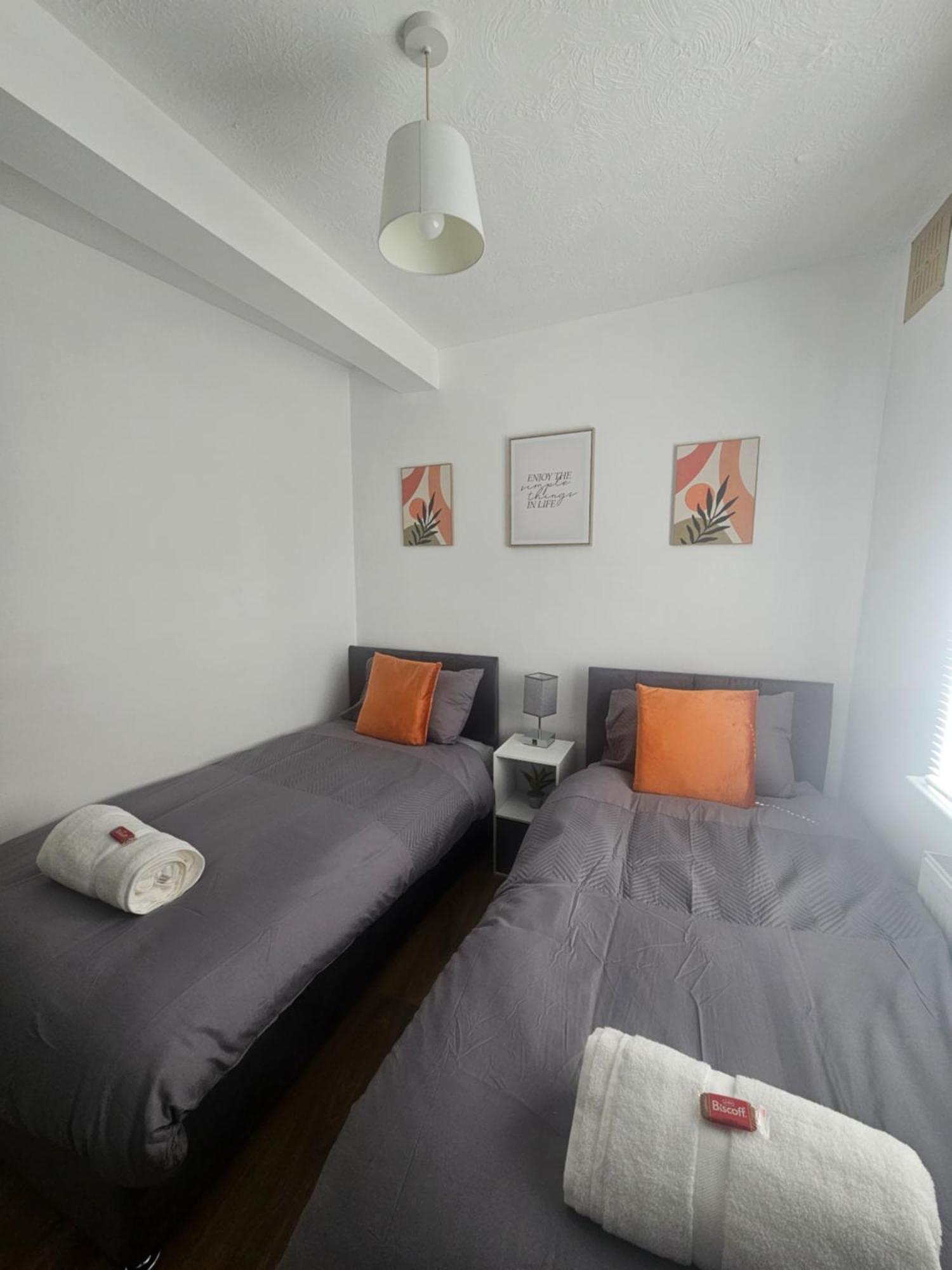 St Albans City Stays - Near Luton Airport - St Albans Abbey & City Train Station - Close To London- Harry Potter World - The Odyssey Cinema - Abbey Cathedral- Contractors I Business I Leisure- Sleeps Upto 6 People Esterno foto