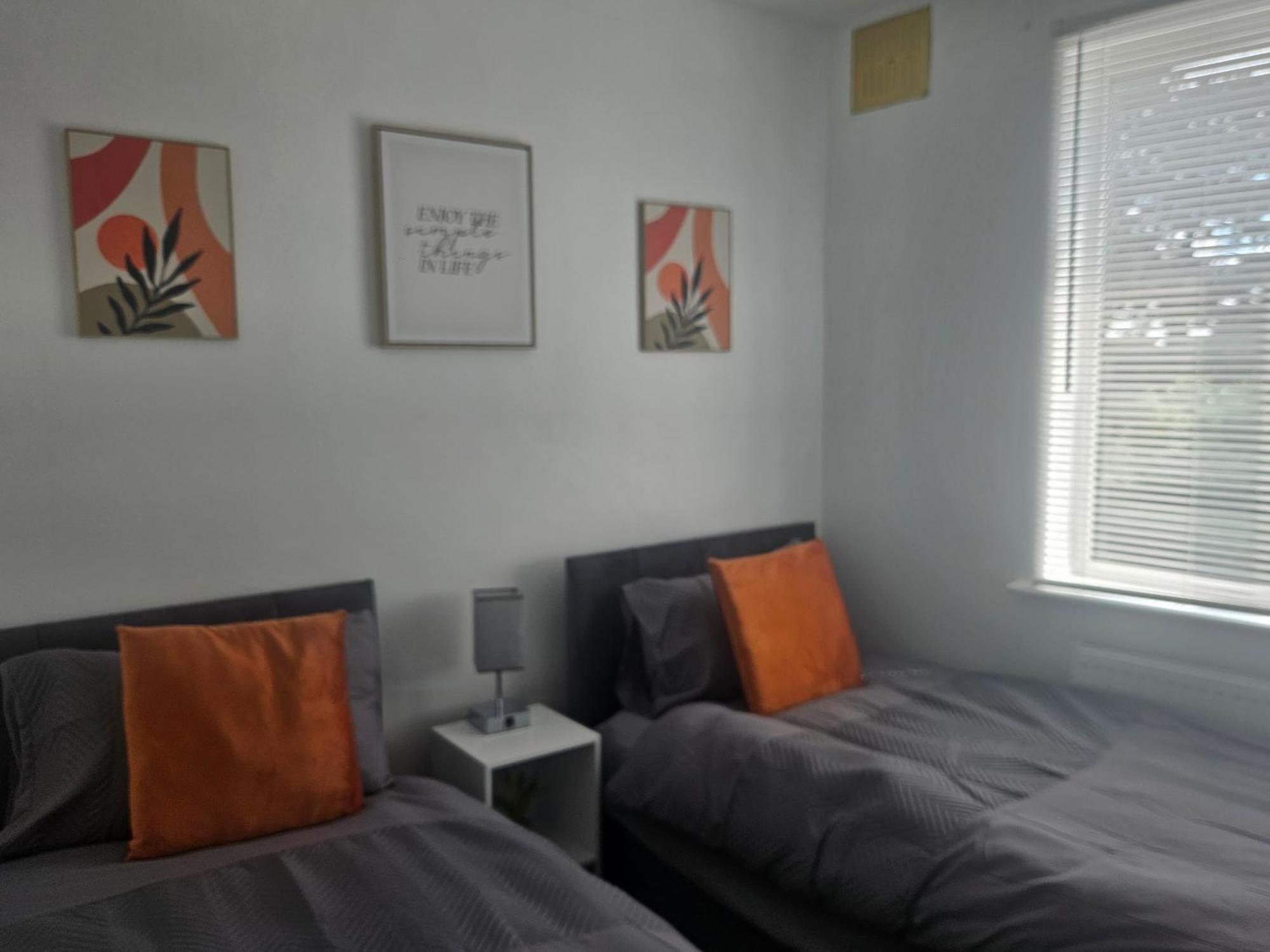St Albans City Stays - Near Luton Airport - St Albans Abbey & City Train Station - Close To London- Harry Potter World - The Odyssey Cinema - Abbey Cathedral- Contractors I Business I Leisure- Sleeps Upto 6 People Esterno foto