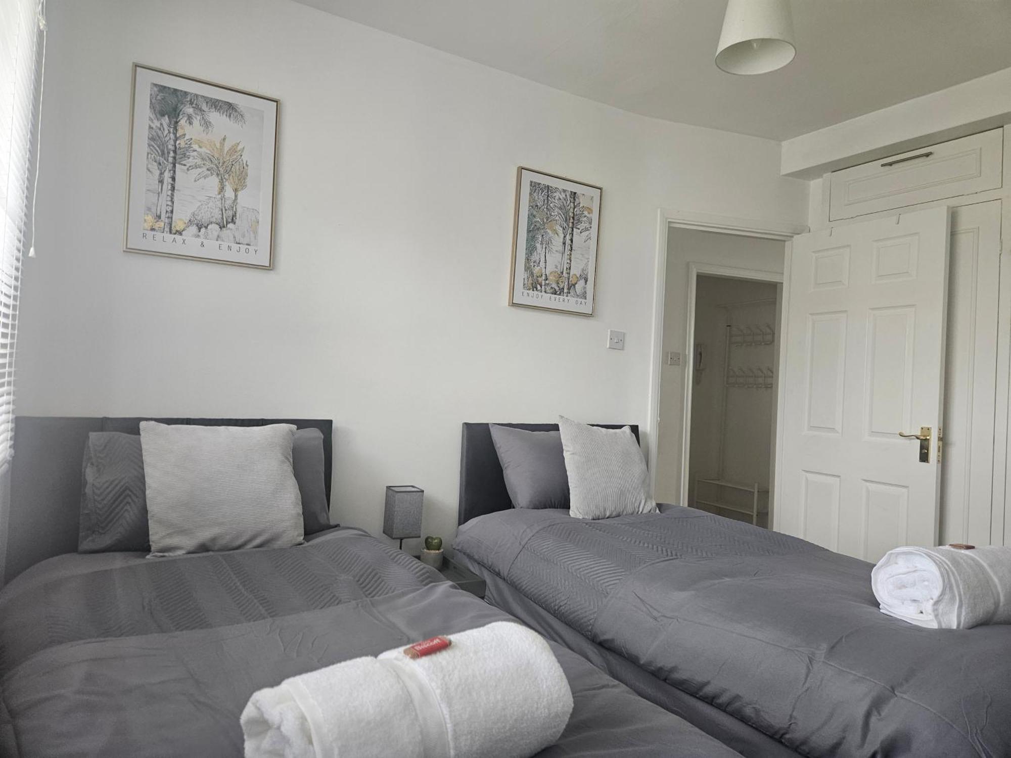 St Albans City Stays - Near Luton Airport - St Albans Abbey & City Train Station - Close To London- Harry Potter World - The Odyssey Cinema - Abbey Cathedral- Contractors I Business I Leisure- Sleeps Upto 6 People Esterno foto