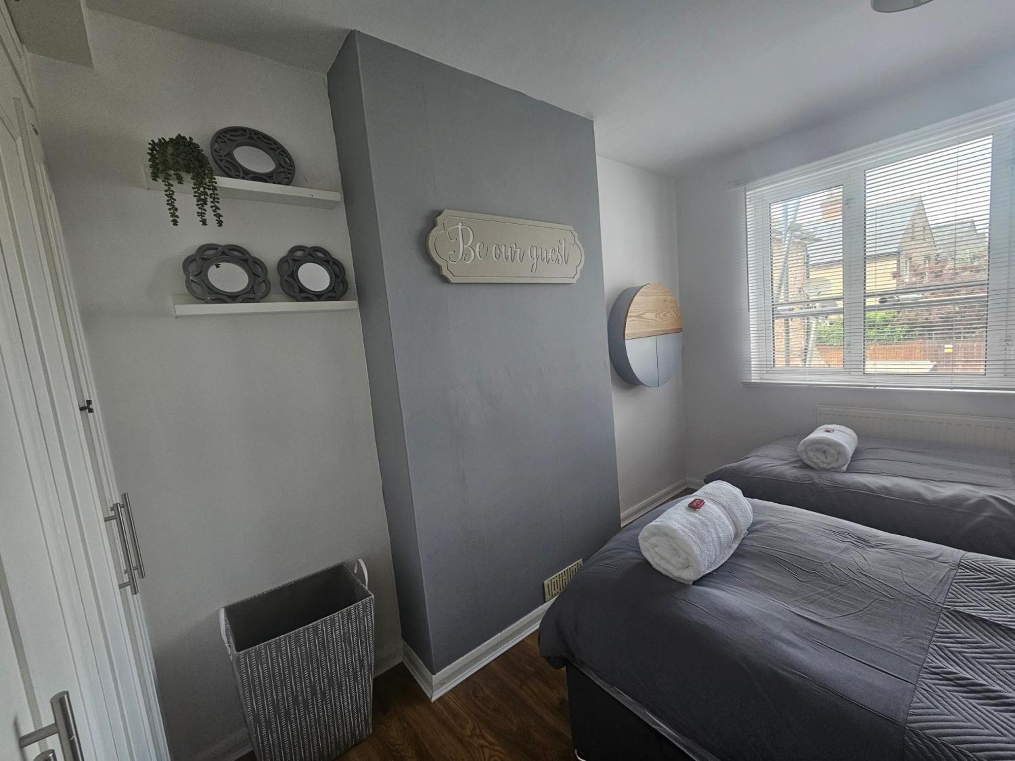 St Albans City Stays - Near Luton Airport - St Albans Abbey & City Train Station - Close To London- Harry Potter World - The Odyssey Cinema - Abbey Cathedral- Contractors I Business I Leisure- Sleeps Upto 6 People Esterno foto