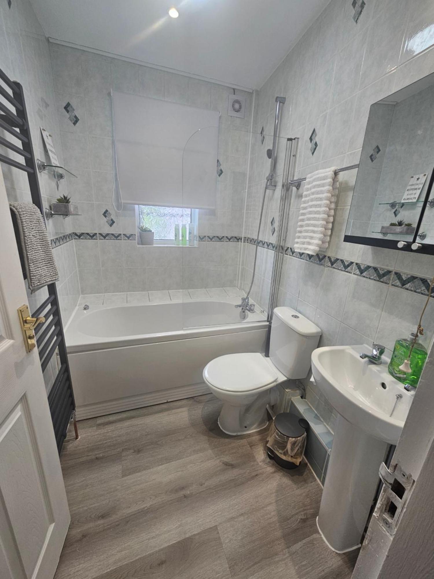 St Albans City Stays - Near Luton Airport - St Albans Abbey & City Train Station - Close To London- Harry Potter World - The Odyssey Cinema - Abbey Cathedral- Contractors I Business I Leisure- Sleeps Upto 6 People Esterno foto