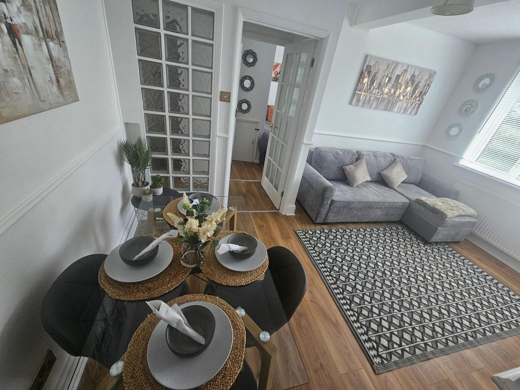 St Albans City Stays - Near Luton Airport - St Albans Abbey & City Train Station - Close To London- Harry Potter World - The Odyssey Cinema - Abbey Cathedral- Contractors I Business I Leisure- Sleeps Upto 6 People Esterno foto